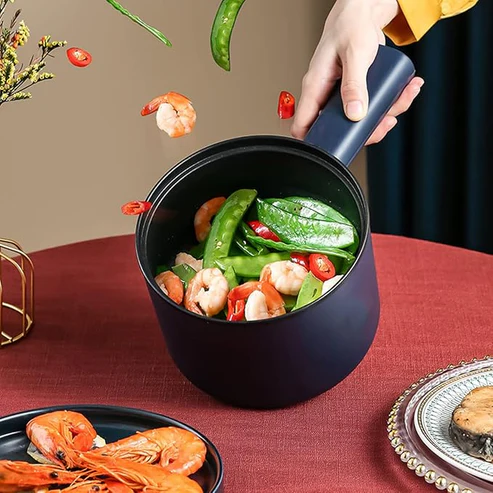 Cooking noodles in electric hot pot
