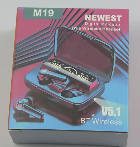 Black M19 Bluetooth Earphones – detail view